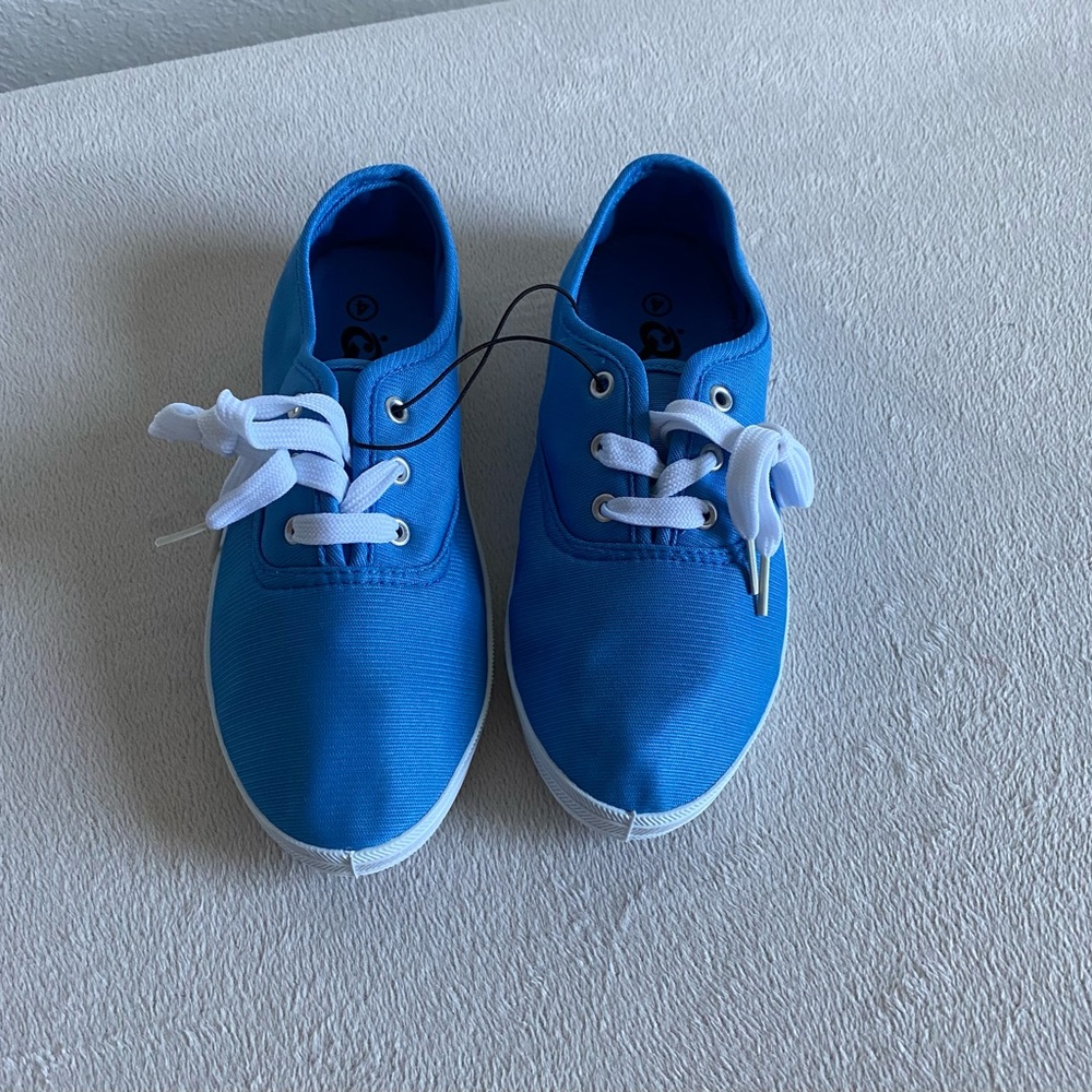 Qtee Casual Sneaker, Brand New.  Woman’s size 4.  Medium Blue Color.